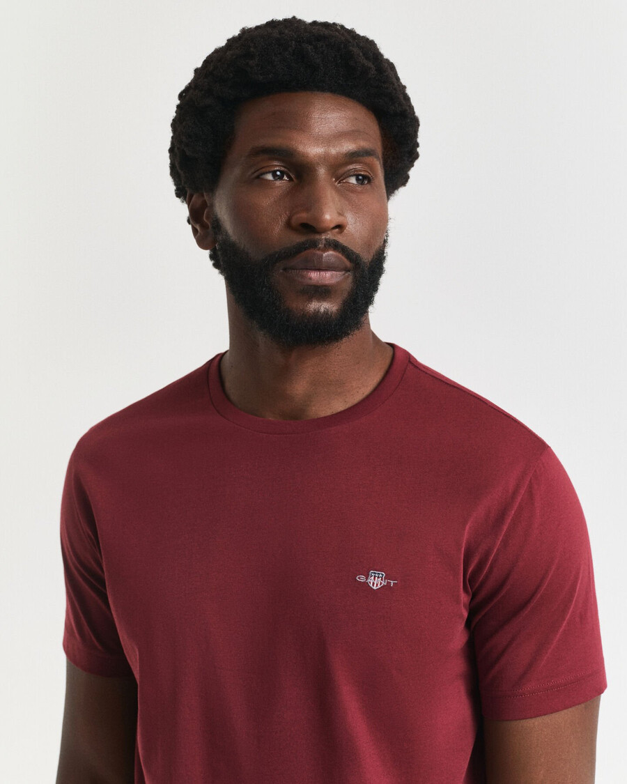 t-shirt con scudo dalla vestibilità regolare - rosso acceso